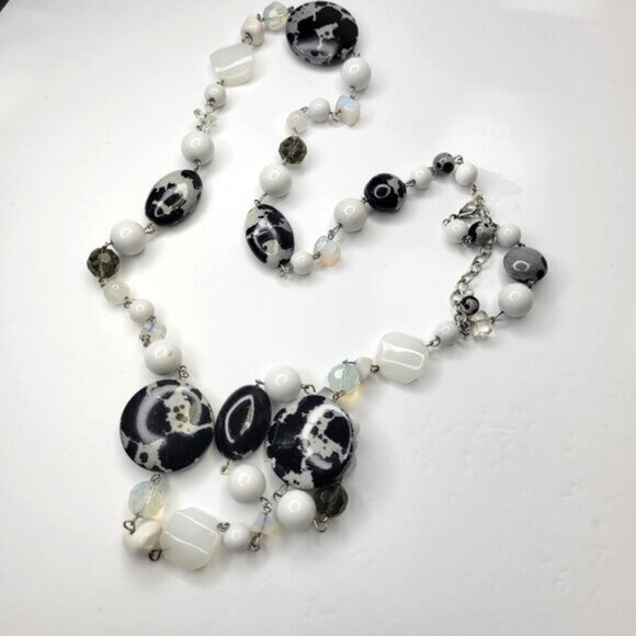 Black and White Bead Long Necklace with Earrings - Picture 6 of 11